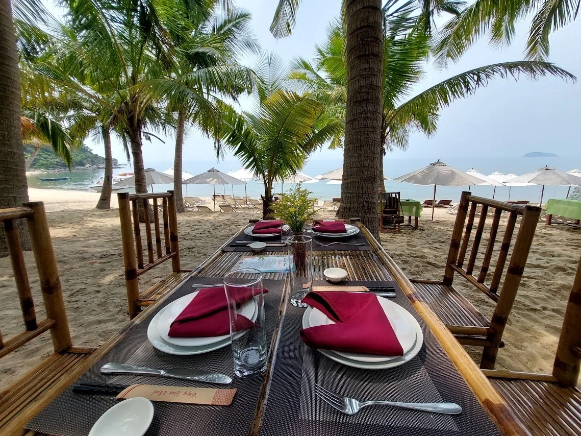 Delicious fresh seafood BBQ served on the beach during a relaxing Cham Island half-day tour.