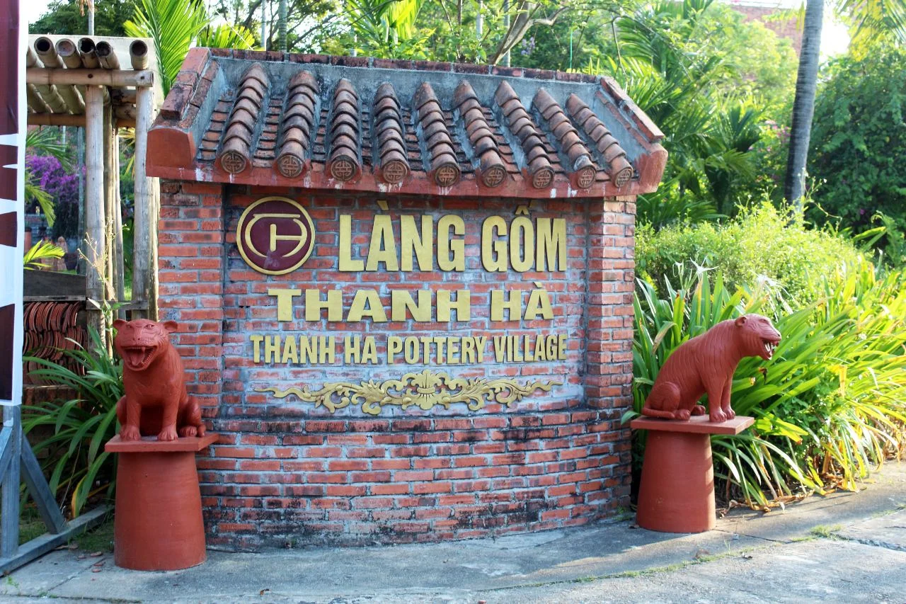 Entrance sign for Thanh Ha Pottery Village Hoi An with tiger statues