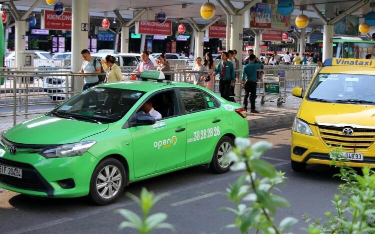 taxis and people at a transport hub, representing travel options to the Precious Heritage Art Gallery Museum in Hoi An