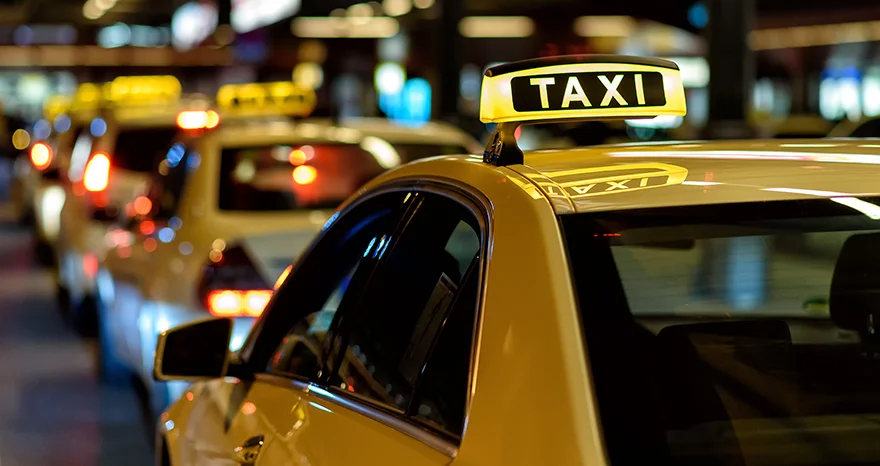 taxis lined up at night, a convenient option for visitors arriving near the Cantonese Assembly Hall in Hoi An.