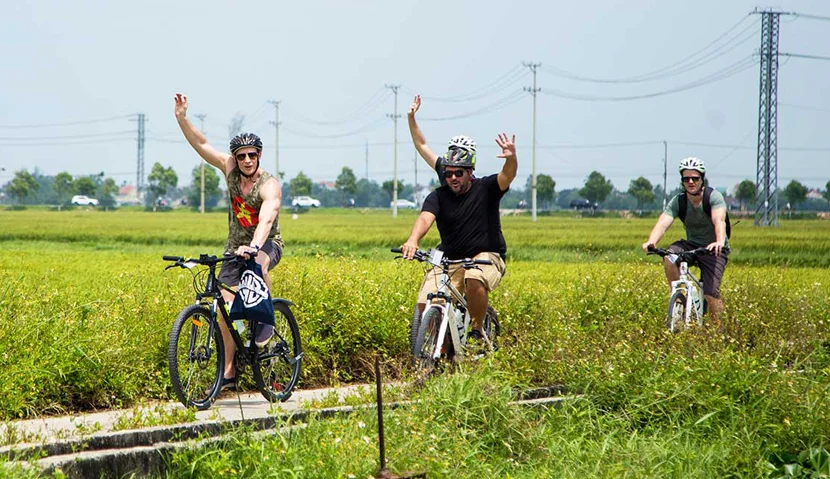 Tourists cycling through tra que vegetable village