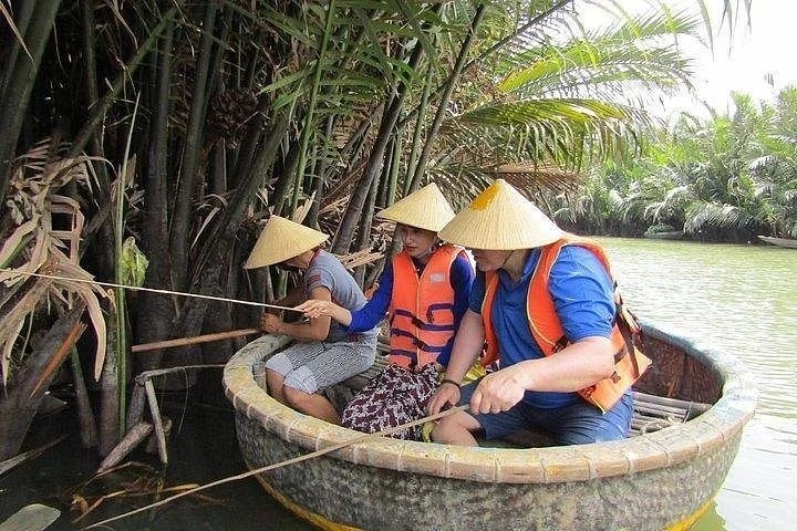 Tourists try traditional crab fishing in Cam Thanh Coconut Village