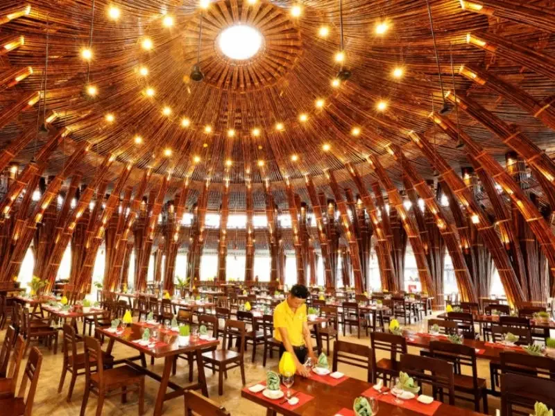 dining at Hoi An Impression Theme Park review