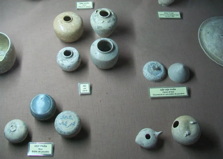 Ancient ceramic jars and powder boxes displayed at the Museum of Trade Ceramics.